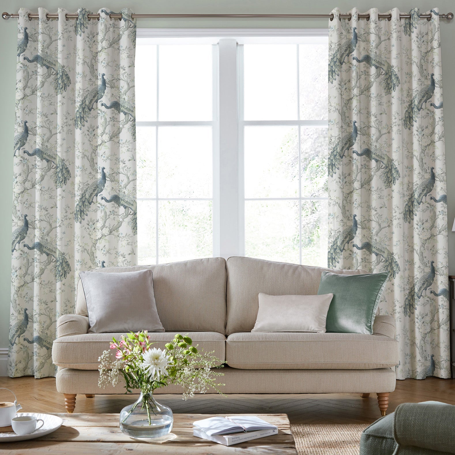 LAUF-0017_Belvedere-Midnight_Curtains-Cameo_Square_c98b6ea6-314e-441e-870c-f98cc9fda4e0