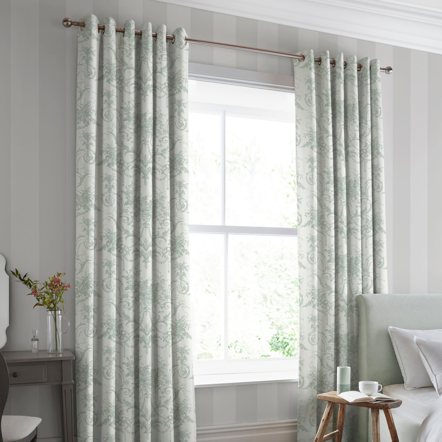 LAUF-0199GPF_Tulleries-Duckegg_Curtains-Life_Square
