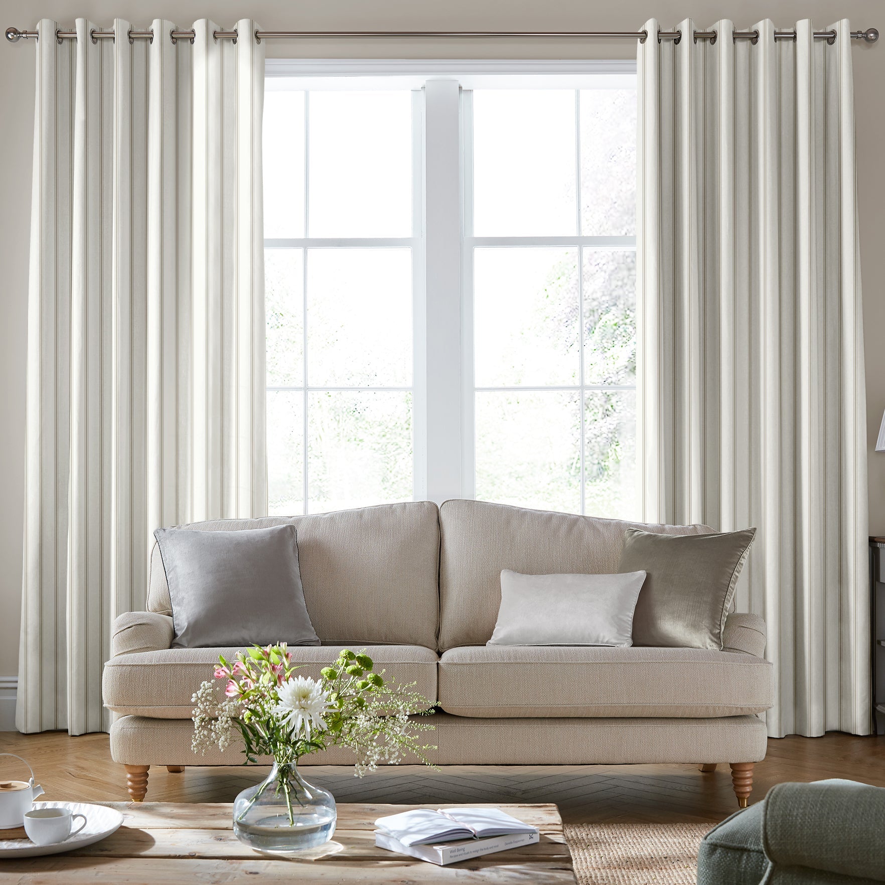 LAUF-0388LPF_Farnworth-Natural_Curtain-Cameo_Square_f5c038dd-ad49-4d5e-b559-460047153c8a