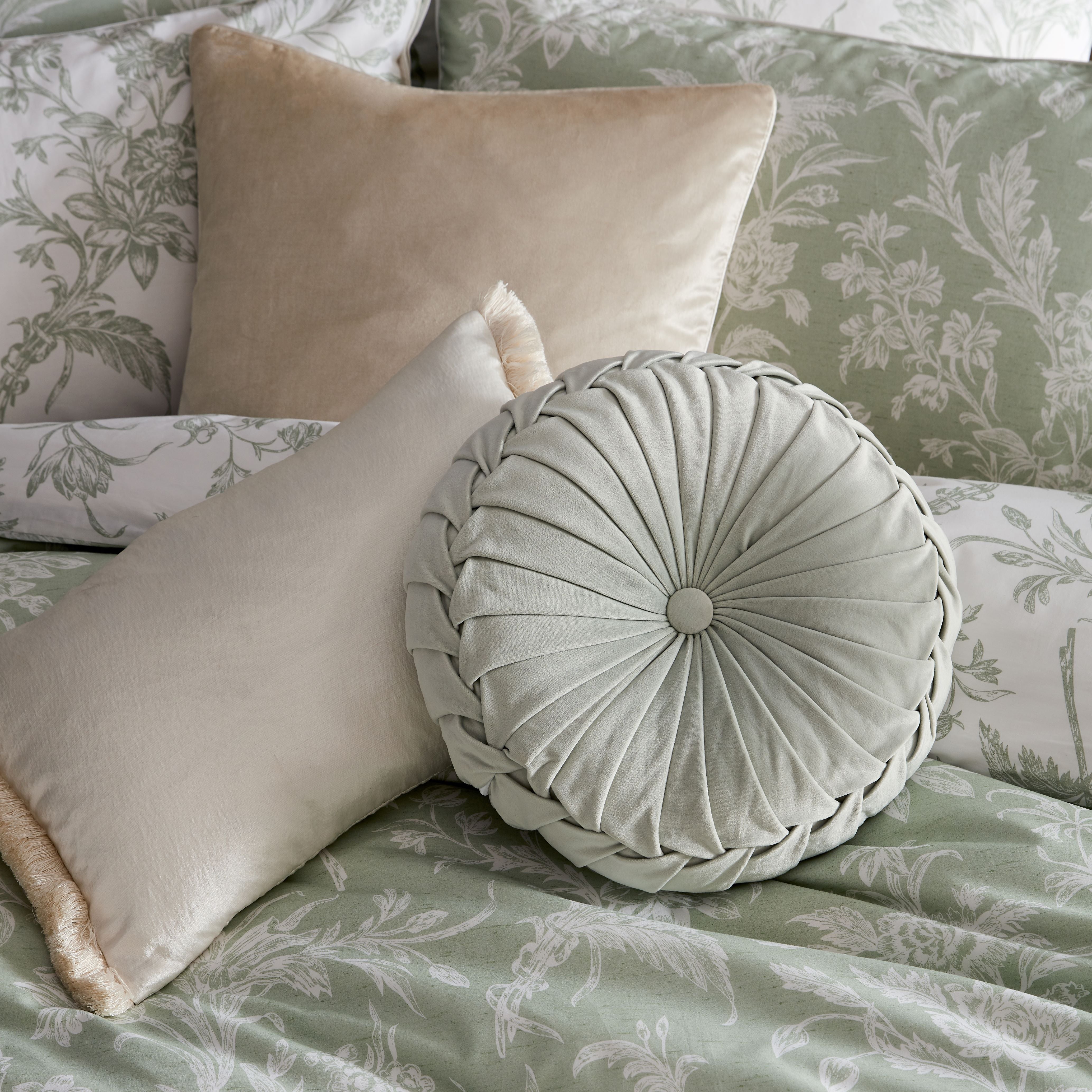 LloydSageCloseUpFINAL