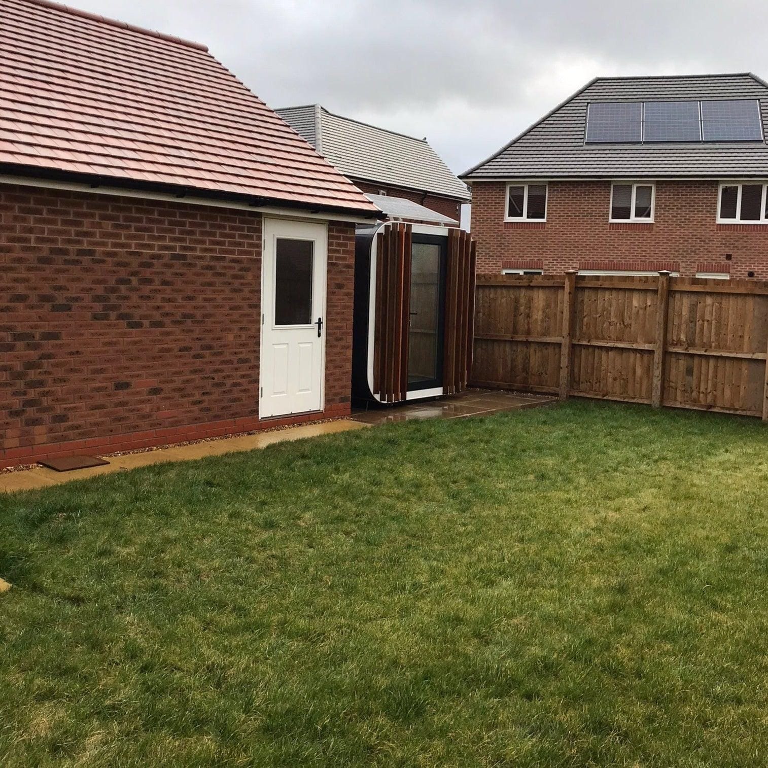 Stand-Alone, Solar Garden Office Pod, complete with desk and storage - Image 8